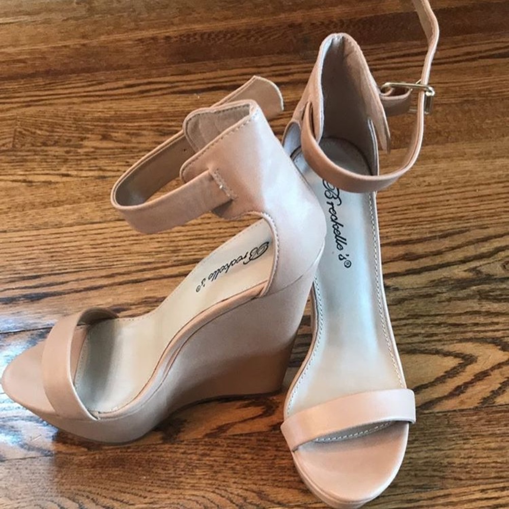 Nude wedge